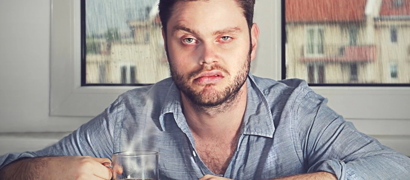 Hangover: Πως να αποφύγετε τον πονοκέφαλο μετά από αλκοόλ και ξενύχτι